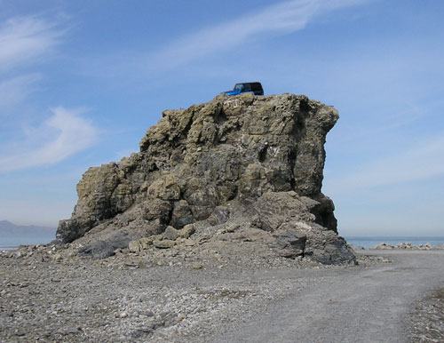 Rubicon jeep on big rock